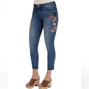 Democracy Floral Screen Print Seamless Ankle
Skimmer Crop Jeans Ladies Size 10